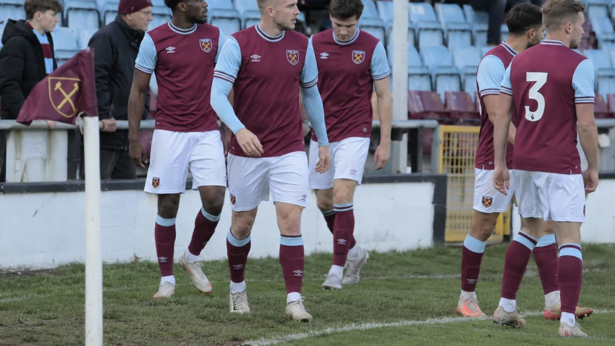 West Ham håller sig kvar på uppflyttningsplats efter sju utan förlust