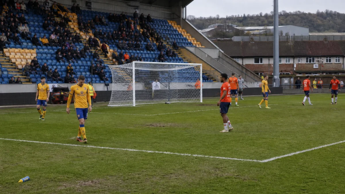 Mansfield besegrade Luton med 5–2 i League One