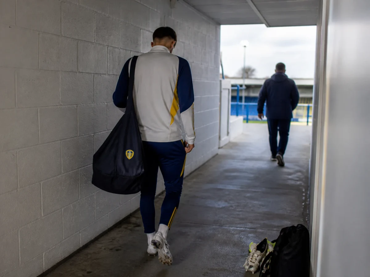 Leeds lånar ut Charlie Crew till Walsall