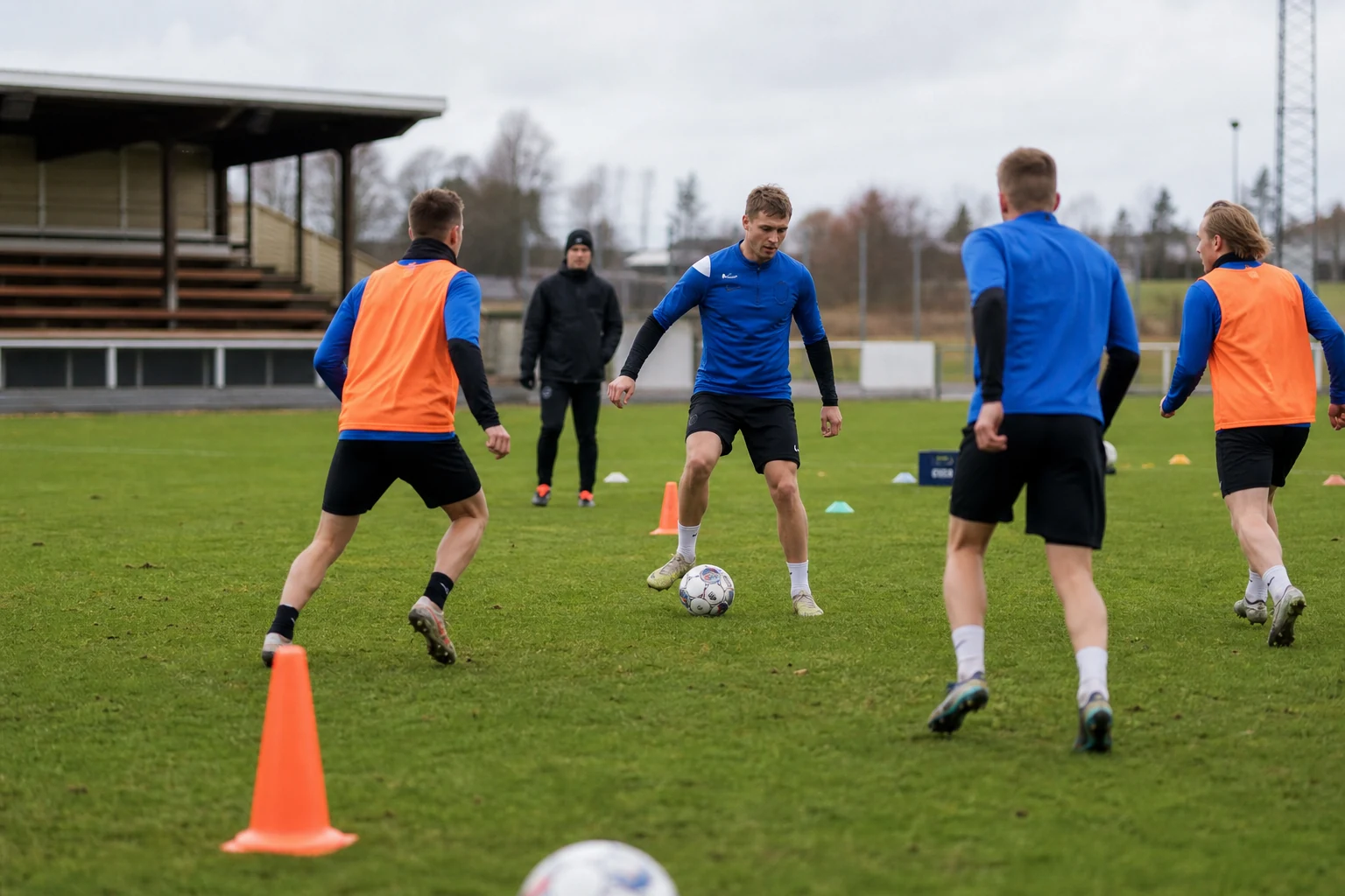 Alex Cairns förlänger med Leeds i två säsonger