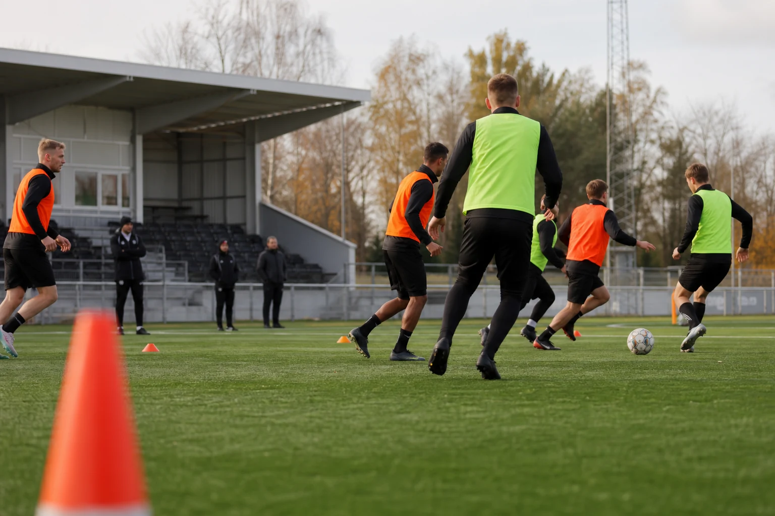 England håller greppet efter fyra raka VM-segrar